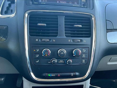 Used 2020 Dodge Grand Caravan SE FWD image 13