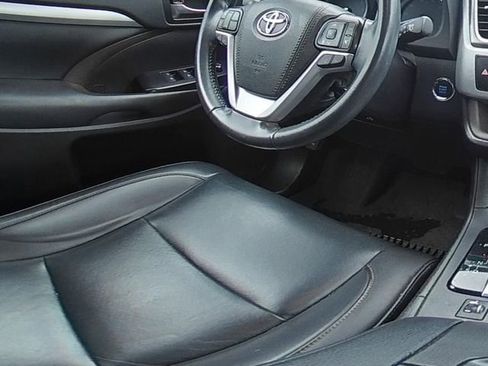 Used 2019 Toyota Highlander XLE AWD/4WD image 21