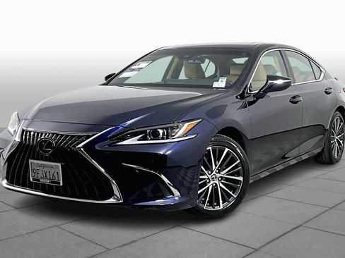Used 2023 Lexus ES 300h w/ Premium Package image 2