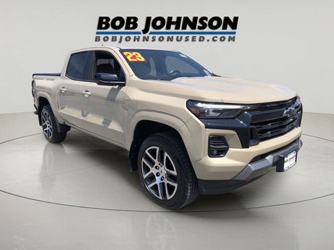 Used 2023 Chevrolet Colorado Z71 w/ Z71 Convenience Package 2 AWD/4WD image 3