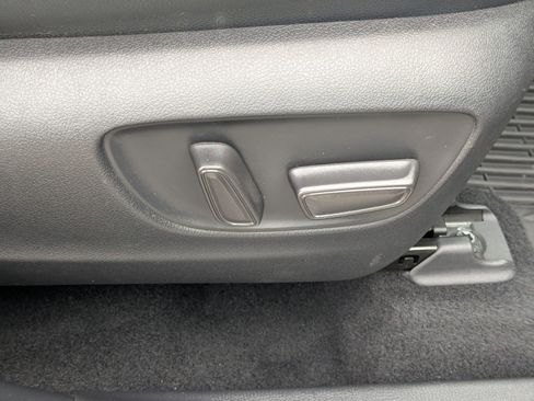 Used 2022 Toyota Highlander XLE image 38