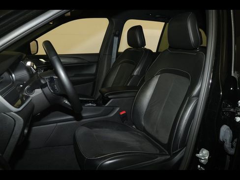 Used 2022 Jeep Grand Cherokee Altitude image 30