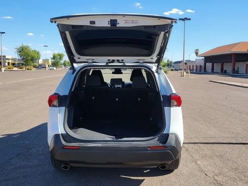Used 2021 Toyota RAV4 XLE w/ Convenience Package FWD image 13