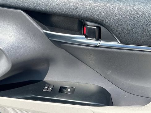 Used 2018 Toyota Camry LE FWD image 21
