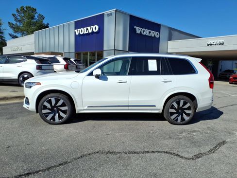 Certified 2024 Volvo XC90 T8 Plus AWD/4WD image 6
