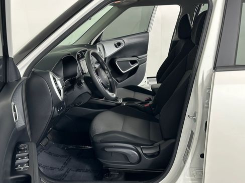 Used 2023 Kia Soul LX w/ LX Technology Package image 24