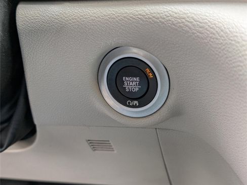 Used 2023 Chrysler Pacifica Touring-L FWD image 24