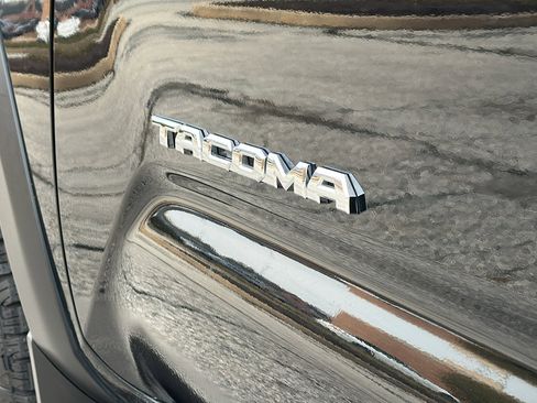 Used 2021 Toyota Tacoma TRD Off-Road w/ TRD Premium Off Road Package image 12