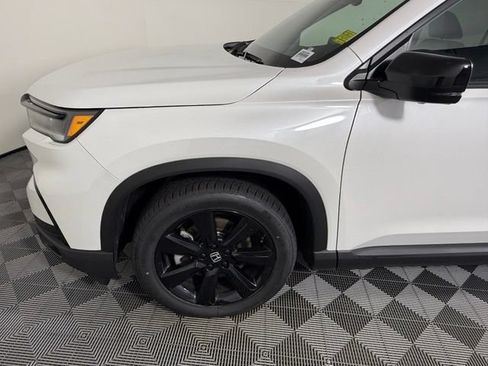 Used 2025 Honda Pilot Black Edition image 12