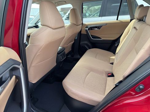 Used 2025 Toyota RAV4 XLE w/ Convenience Package image 10