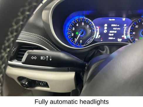 Used 2024 Chrysler Pacifica Touring-L FWD image 39