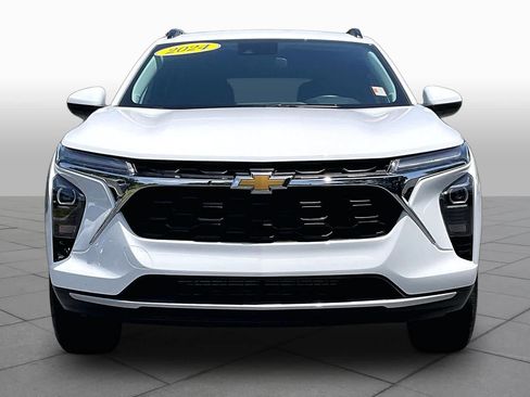Used 2024 Chevrolet Trax LT w/ Driver Confidence Package FWD image 4