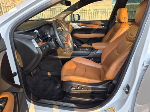 Used 2023 Cadillac XT5 Premium Luxury w/ LPO, Floor Liner Package AWD/4WD image 16