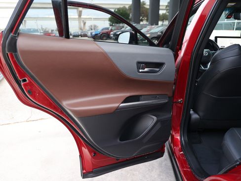 Certified 2024 Toyota Venza XLE image 38