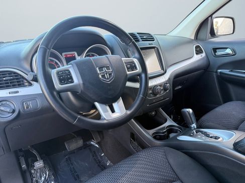 Used 2019 Dodge Journey SE image 13