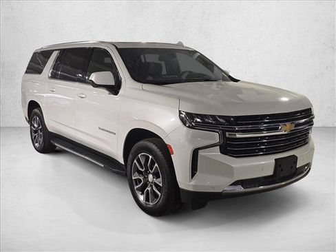 Used 2022 Chevrolet Suburban LT AWD/4WD image 3