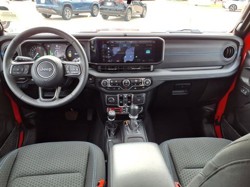 Used 2025 Jeep Wrangler Unlimited Rubicon 4xe w/ Convenience Group AWD/4WD image 11