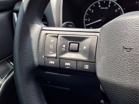 Used 2025 Nissan Rogue S FWD image 21
