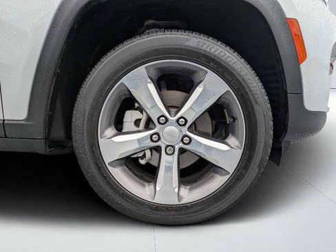 Certified 2025 Jeep Grand Cherokee Limited RWD image 10