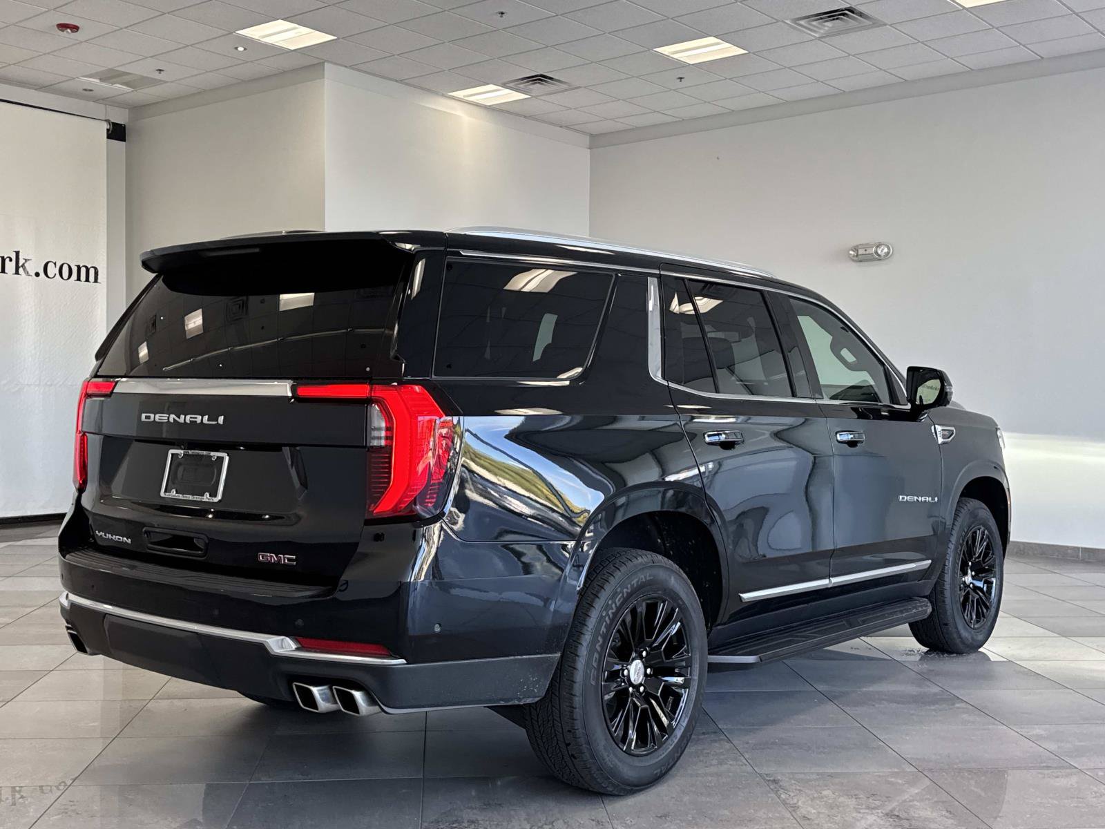 Used 2025 GMC Yukon Denali RWD image 33