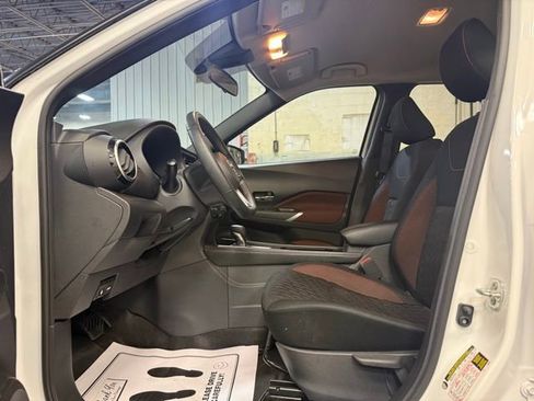Used 2023 Nissan Kicks SR image 5
