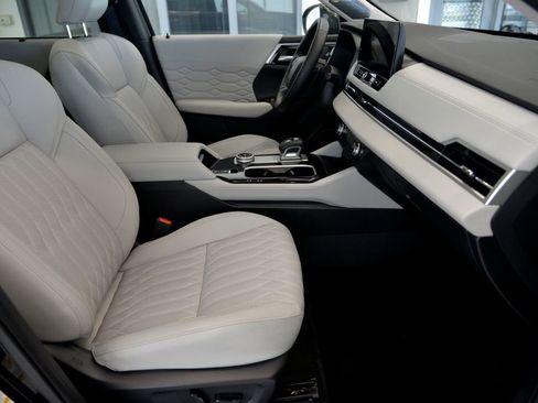Used 2025 Mitsubishi Outlander AWD image 31
