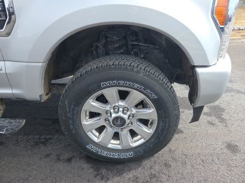 Used 2018 Ford F250 Platinum w/ Platinum Ultimate Package image 2