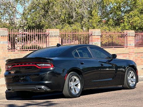 Used 2016 Dodge Charger SXT image 10