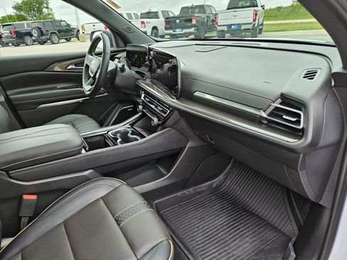 Used 2026 Chevrolet Traverse High Country w/ LPO, Floor Liner Package AWD/4WD image 38