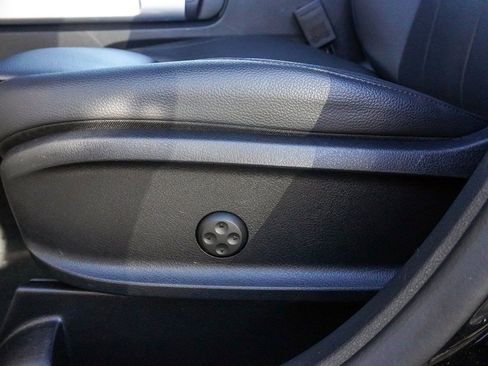 Used 2025 Mercedes-Benz GLB 250 4MATIC image 26