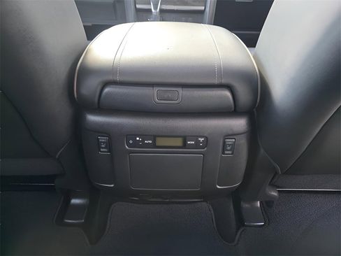 Used 2024 Nissan Armada Platinum w/ Captain's Chairs Package image 14