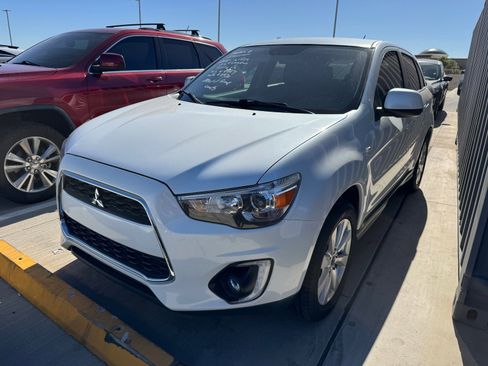 Used 2015 Mitsubishi Outlander Sport SE image 2