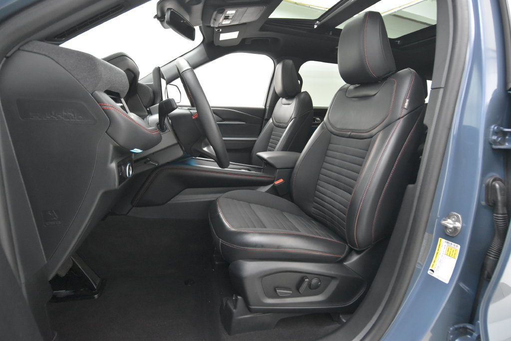 Used 2025 Ford Explorer ST-Line w/ Premium Package AWD/4WD image 26