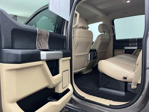 Used 2019 Ford F350 Lariat w/ Chrome Package image 28