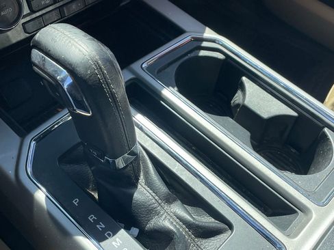 Used 2015 Ford F150 Lariat image 9