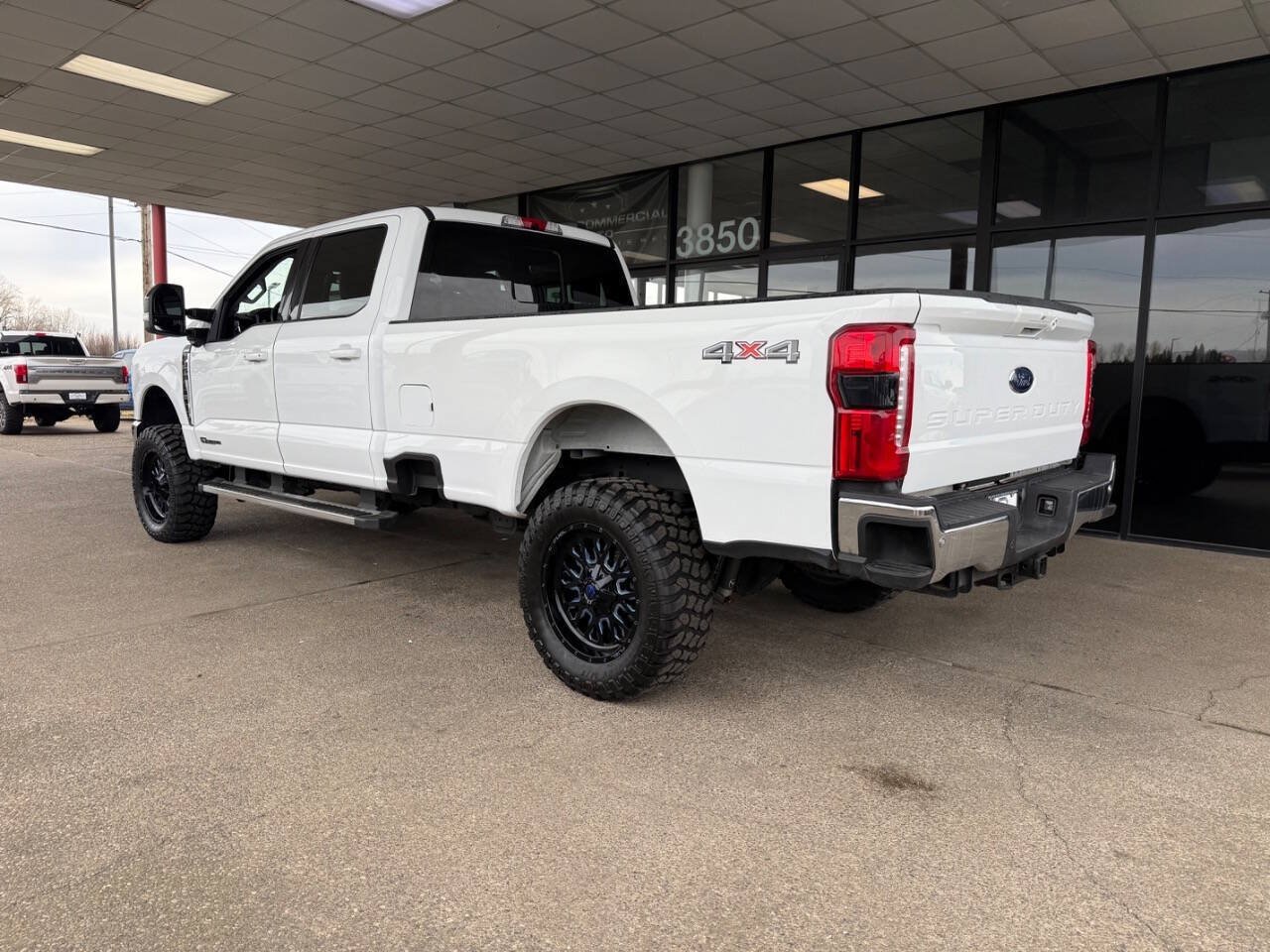 Used 2024 Ford F350 Lariat AWD/4WD image 2