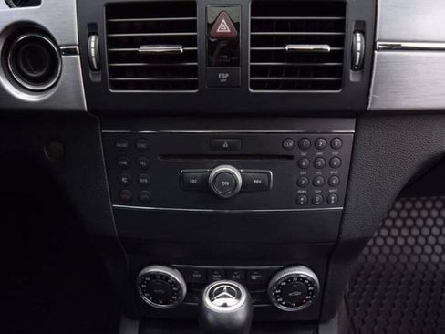Used 2010 Mercedes-Benz GLK 350 4MATIC image 28