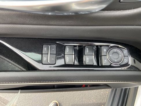 Used 2022 Cadillac Escalade ESV Luxury w/ LPO, Illumination Package AWD/4WD image 19