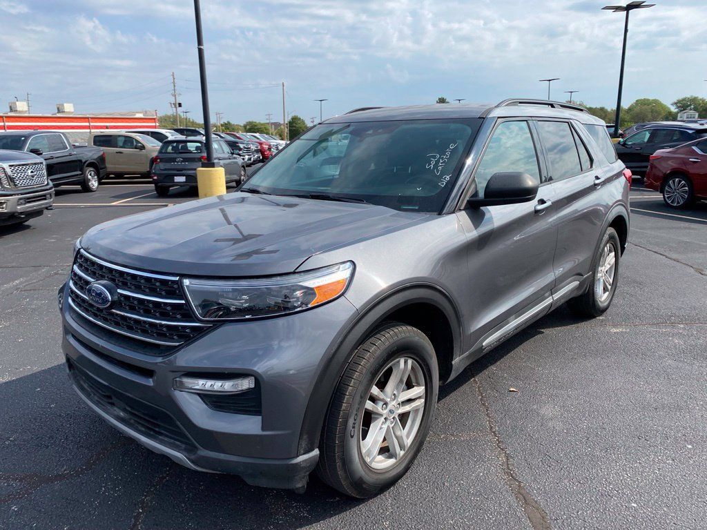 Used 2021 Ford Explorer XLT w/ Equipment Group 202A AWD/4WD image 6