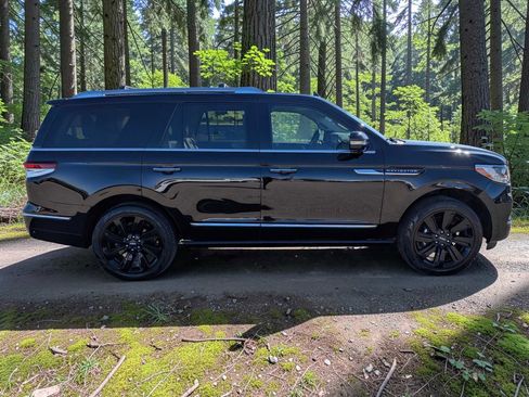 Used 2023 Lincoln Navigator Reserve AWD/4WD image 7
