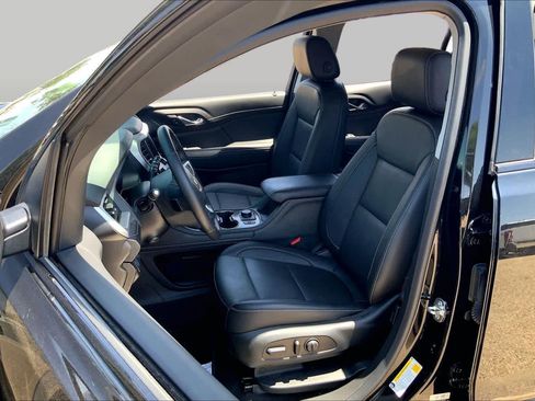 Used 2023 GMC Acadia SLT w/ Elevation Edition FWD image 7