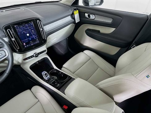 New 2026 Volvo XC40 B5 Plus w/ Protection Package Premier image 22
