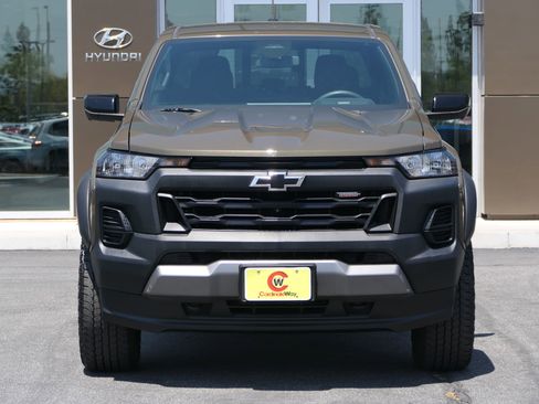 Used 2023 Chevrolet Colorado Trail Boss w/ Technology Package AWD/4WD image 9