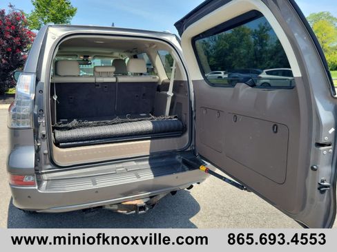 Used 2014 Lexus GX 460 w/ Premium Package AWD/4WD image 17