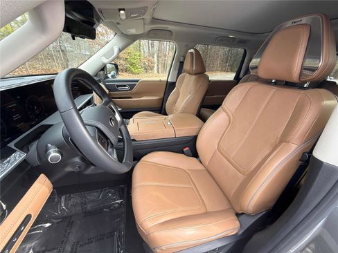 Certified 2025 INFINITI QX80 Sensory image 10