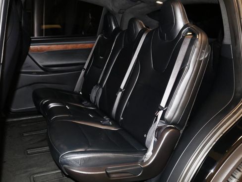 Used 2020 Tesla Model X image 87