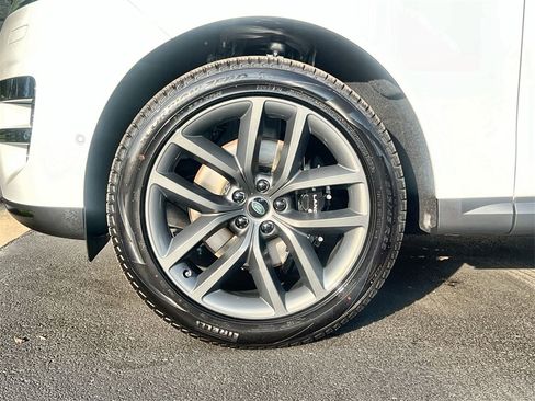 Used 2025 Land Rover Range Rover Sport SE image 10