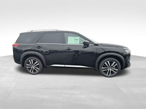 New 2025 Nissan Pathfinder Platinum image 10