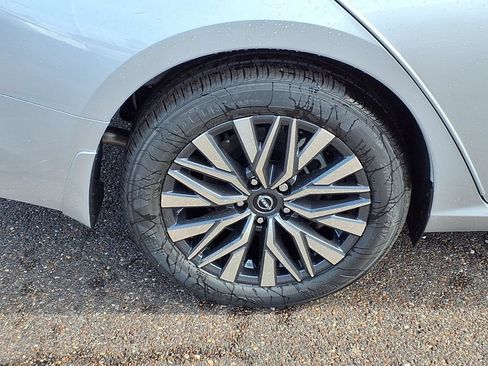 New 2026 Nissan Altima 2.5 SV FWD image 9