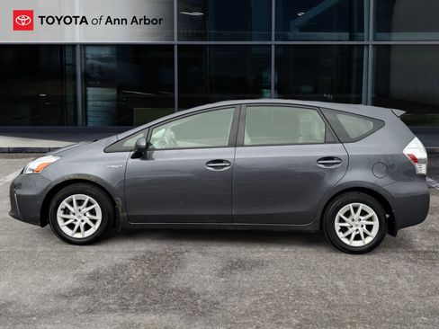 Used 2012 Toyota Prius V Two image 8
